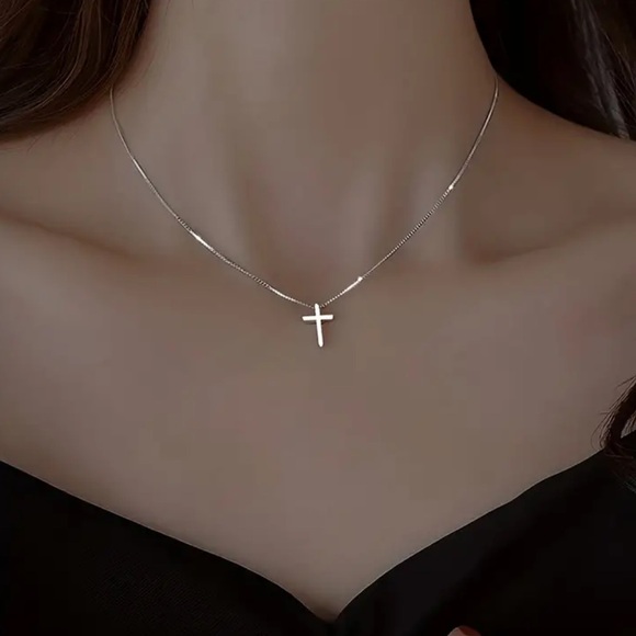 New Minimalistic Simple Classic Gold 14k Cross Pendant Necklace - Picture 1 of 3